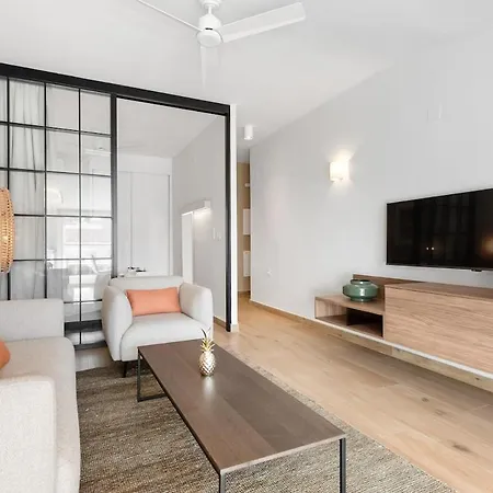 Daire Arriola Penthouse By Pineapple Homes *